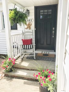 Farmhouse Summer Front Porch #farmhouse #traditionalfarmhousestyle #easy