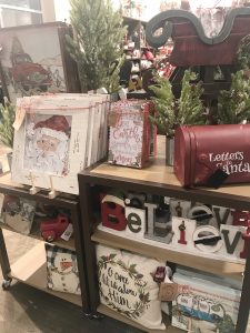 Christmas Farmhouse Decor #kirklands #christmasdecor #farmhousestyle