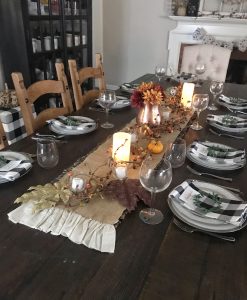 How to style a farmhouse table for thanksgiving #tablescape #thanksgivingdecor #thanksgivingdecorations