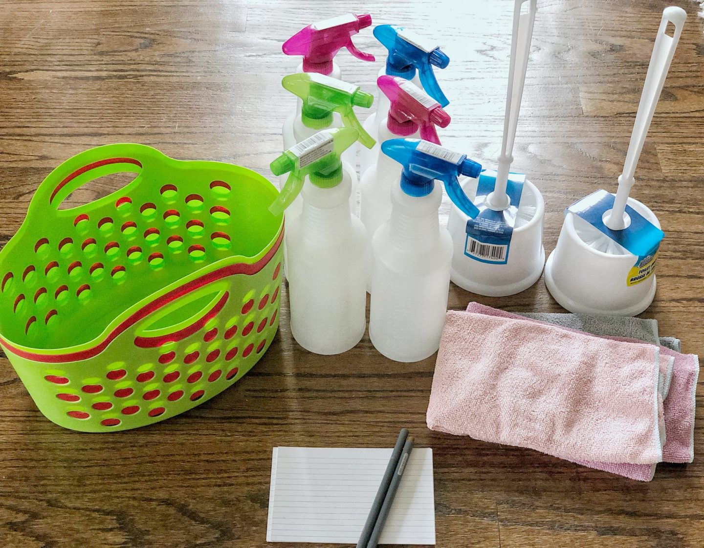 How to put together a cleaning caddy for your kids #chores #choresforkids #dollarstore #diy #cleaningtips