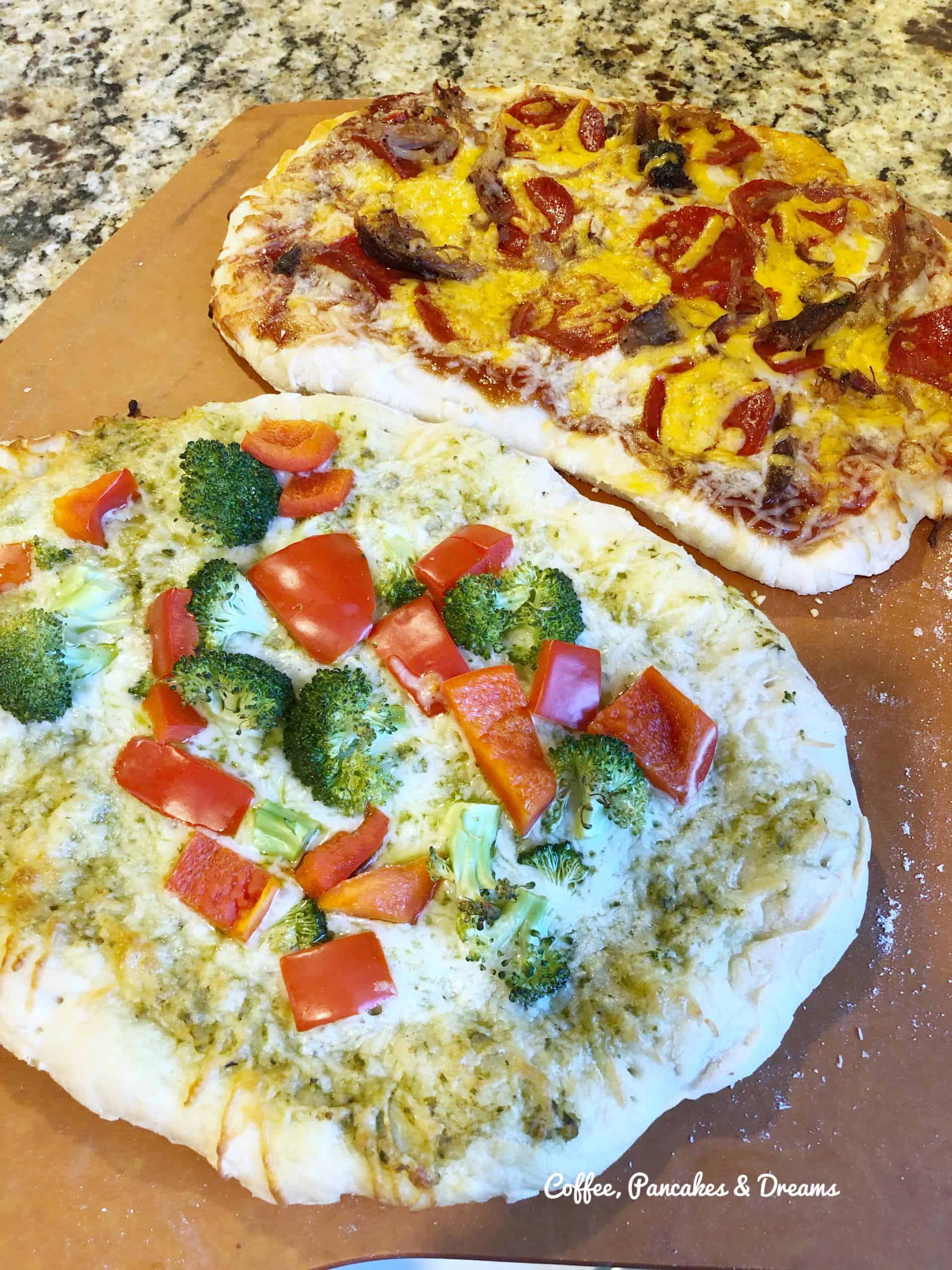 Homemade personal pizzas #dough #breadmachine #easy