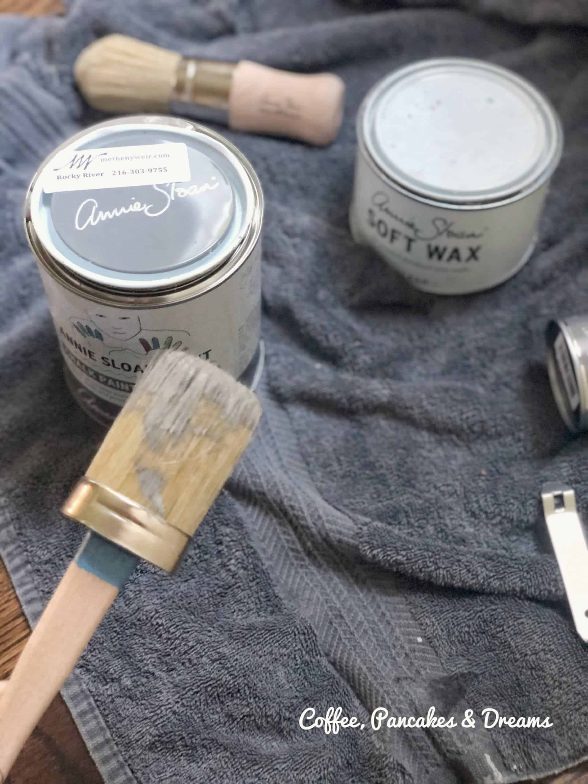 Annie Sloan Paint Brush Recommendation for chalk painted coffee table project
